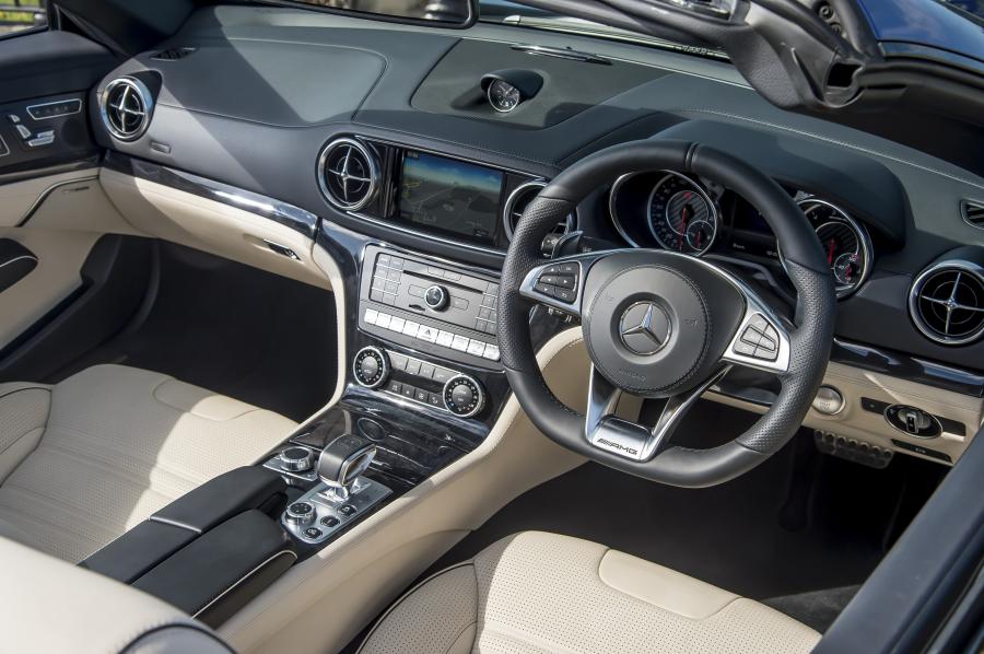 Торпедо Mercedes-AMG SL63 2016 года  (UK) (фото 2 из 30)